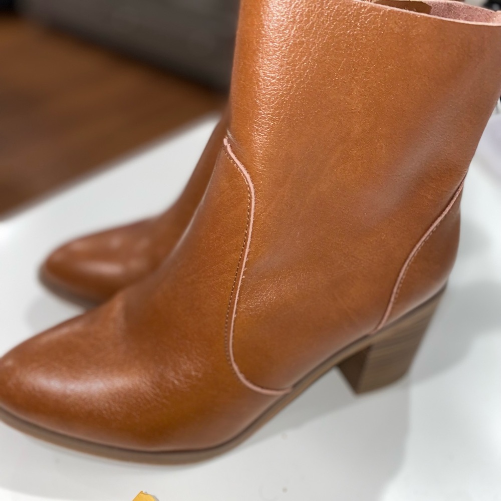 Universal thread booties